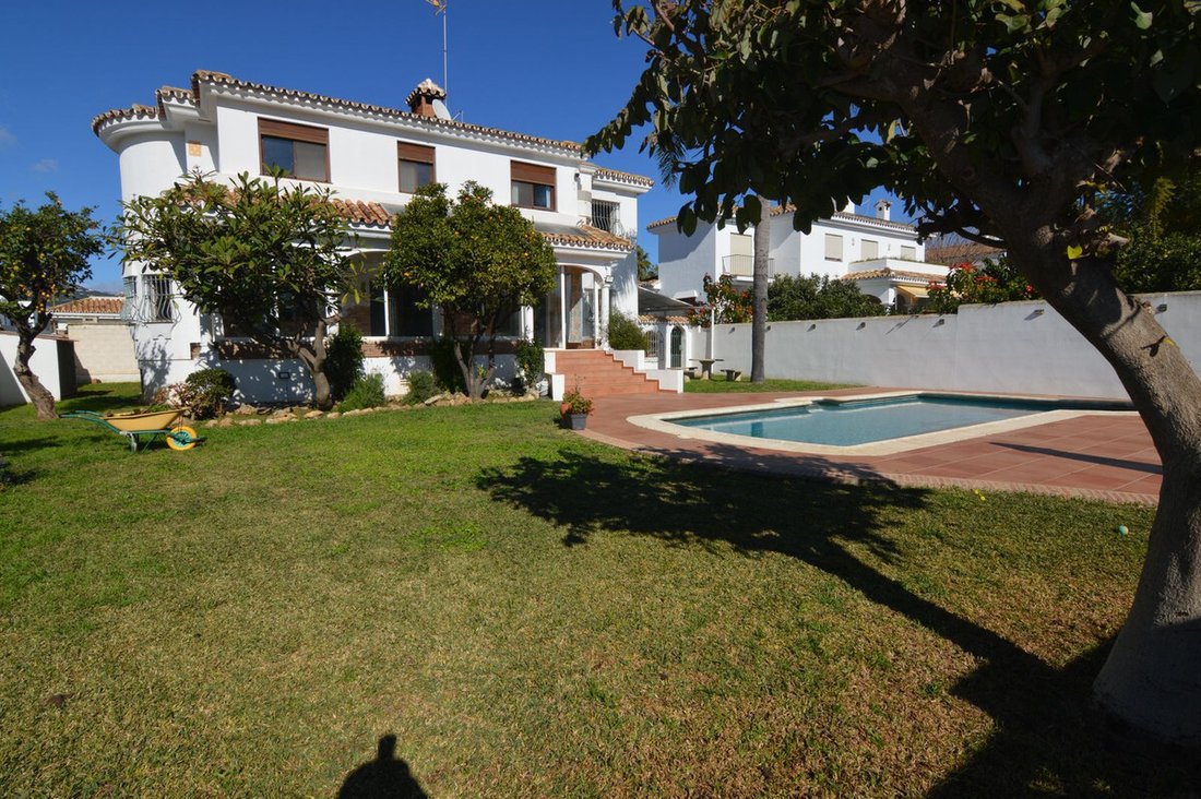 Villa in San Pedro de Alcantara, Andalusia, Spain 2 - 16603569