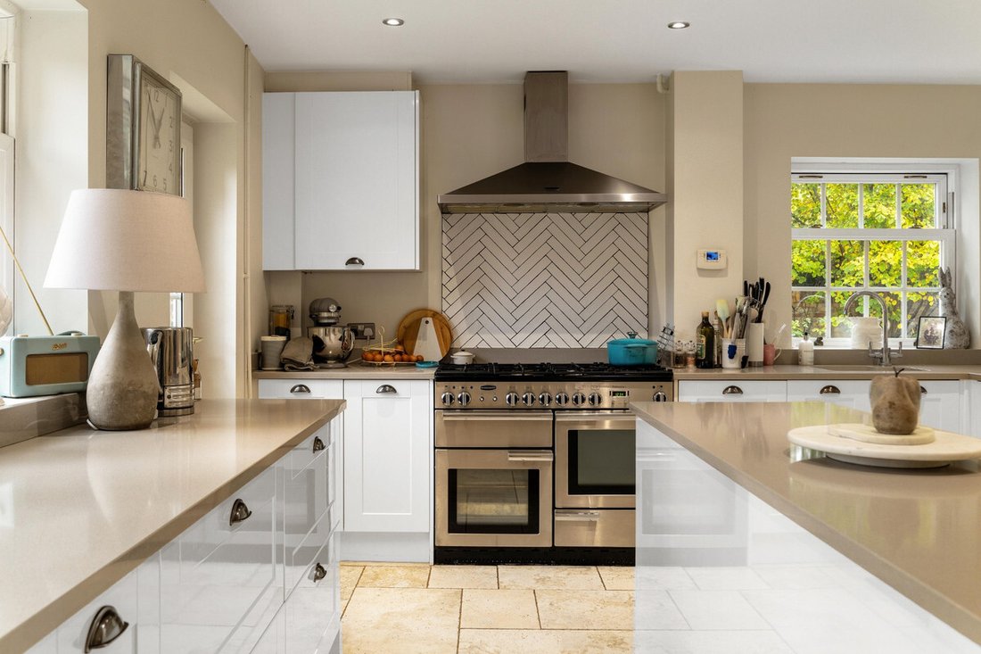 House in Datchet, England 3 - 16584976