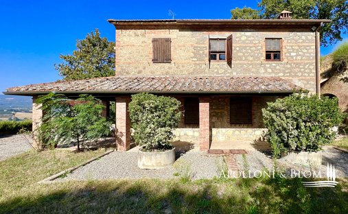 Castle for Sale in Cetona, Tuscany, Italy