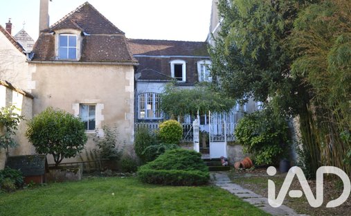 Castle for Sale in Auxerre, Bourgogne-Franche-Comté, France
