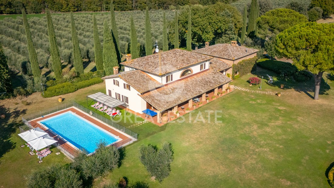 Estate in Castiglione del Lago, Umbria, Italy 4 - 16603335