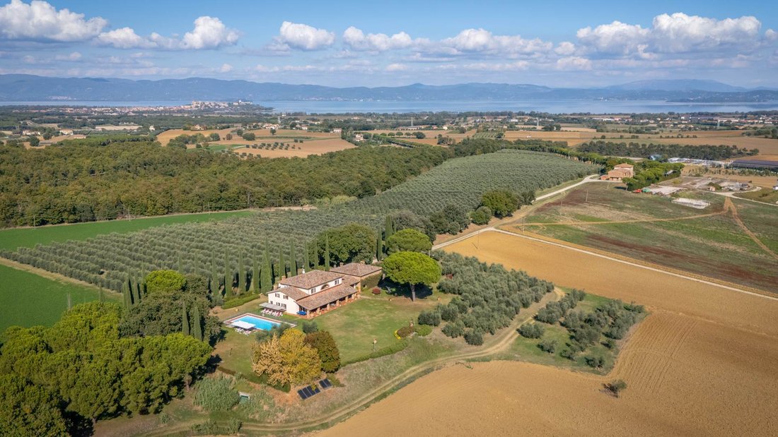Country House in Castiglione del Lago, Umbria, Italy 1 - 16583849