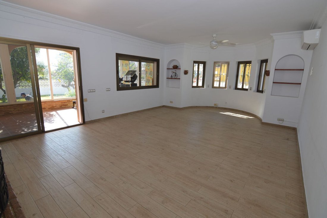 Villa in San Pedro de Alcantara, Andalusia, Spain 4 - 16603569