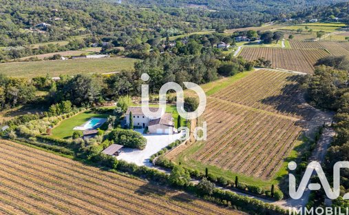 House in Ouest, Cogolin, France 1