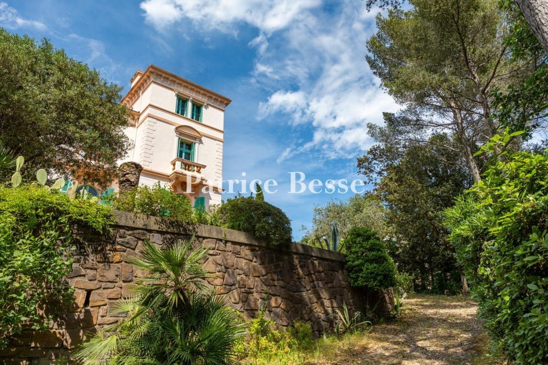 Villa in Le Dramont-Agay-Anthéor-Le Trayas, Saint-Raphaël, France 2 - 16585761