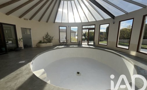 Castle for Sale in Forcalquier, Provence-Alpes-Côte d'Azur, France