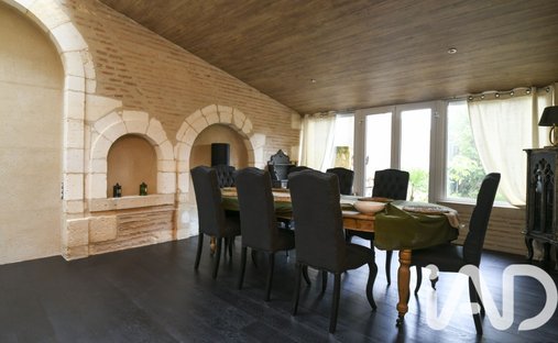 Castle for Sale in Marmande, Nouvelle-Aquitaine, France