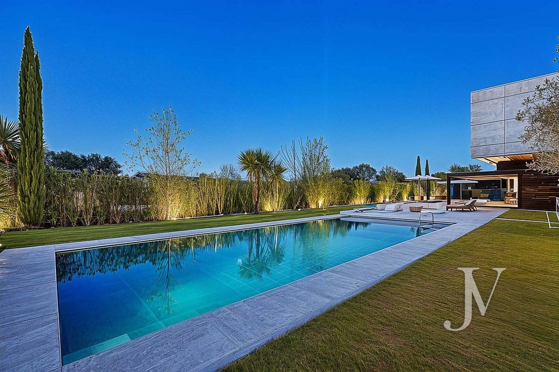 Villa in Fuencarral-El Pardo, Madrid, Spain 1 - 13920373