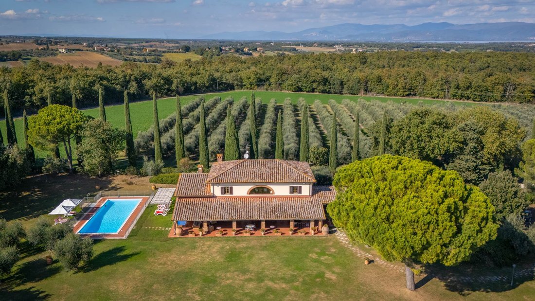 Country House in Castiglione del Lago, Umbria, Italy 2 - 16583849