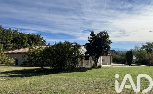 Castle for Sale in Forcalquier, Provence-Alpes-Côte d'Azur, France
