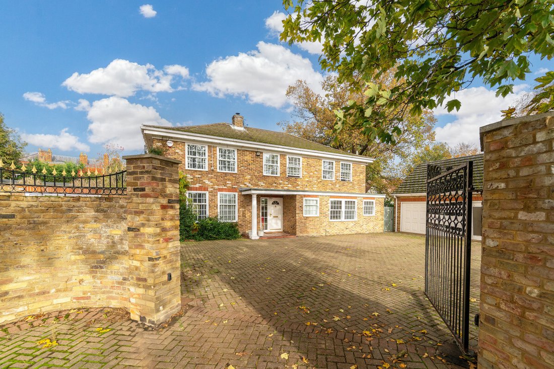 House in Datchet, England 1 - 16584976