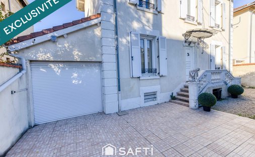 Castle for Sale in Bourg-en-Bresse, Auvergne-Rhône-Alpes, France