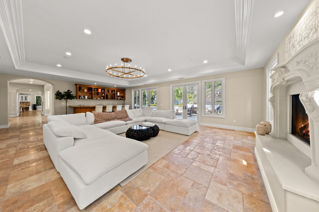 Estate in Hidden Hills, California, United States 3 - 16582911