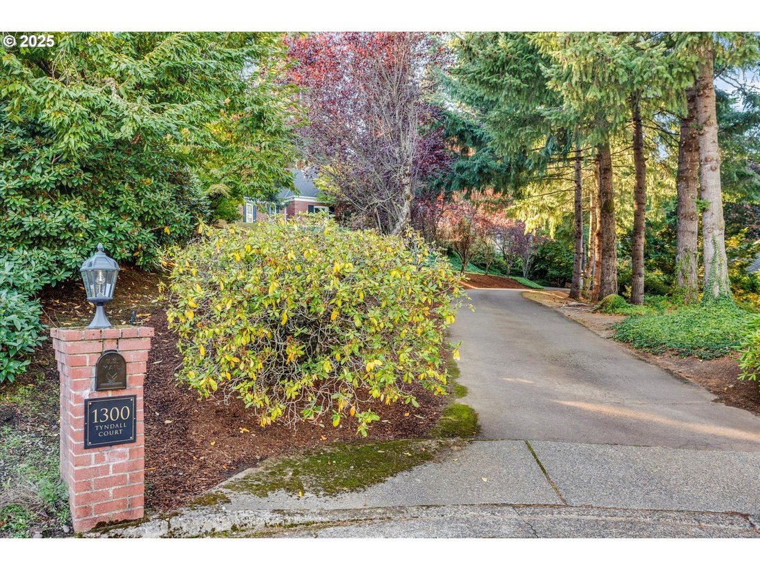 House in Lake Oswego, Oregon, United States 3 - 16570080