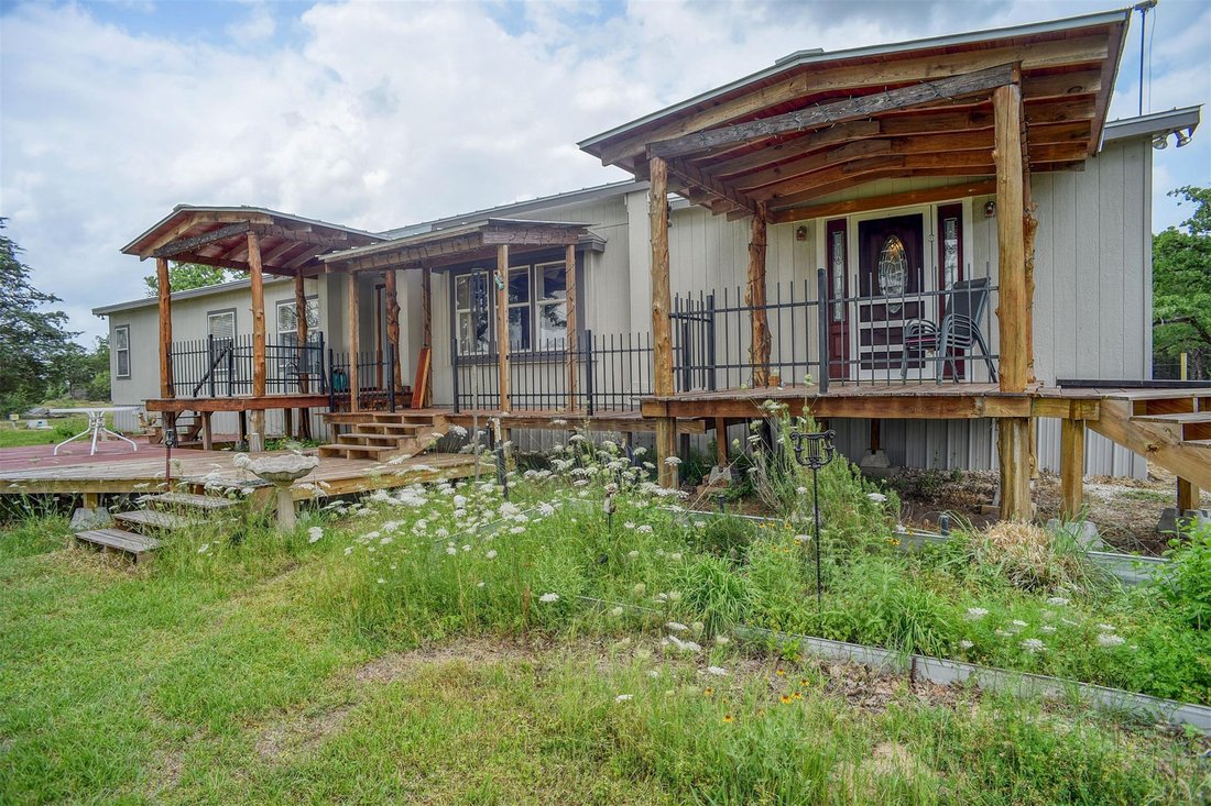 House in Flatonia, Texas, United States 1 - 16591373