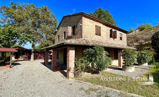 Castle for Sale in Cetona, Tuscany, Italy
