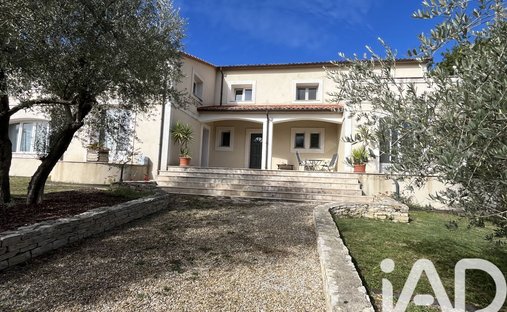 Castle for Sale in Forcalquier, Provence-Alpes-Côte d'Azur, France