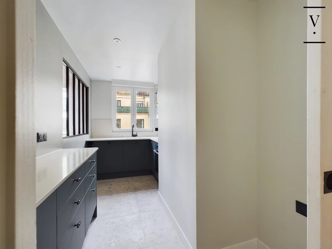 Apartment in Gros Caillou, Paris 7e Arrondissement, Paris 4 - 15325899