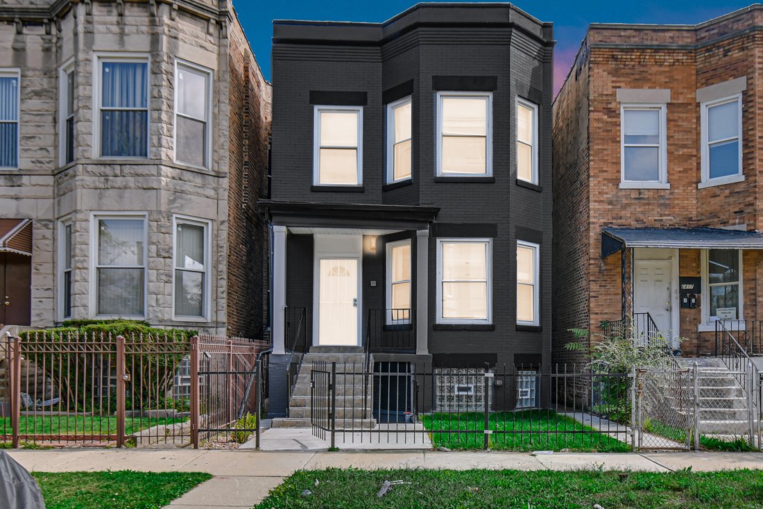 Chicago, Illinois, United States 4 - 16587726