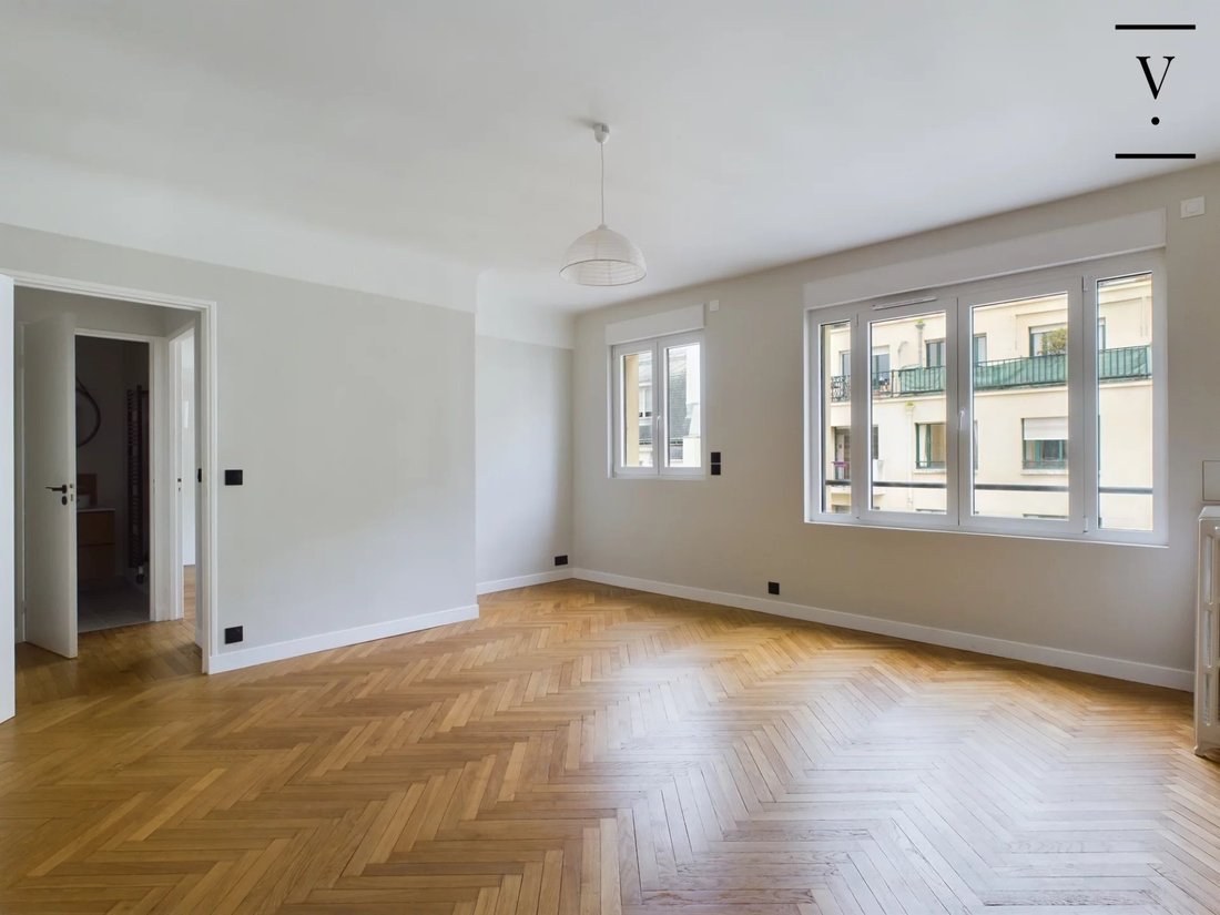 Apartment in Gros Caillou, Paris 7e Arrondissement, Paris 1 - 15325899