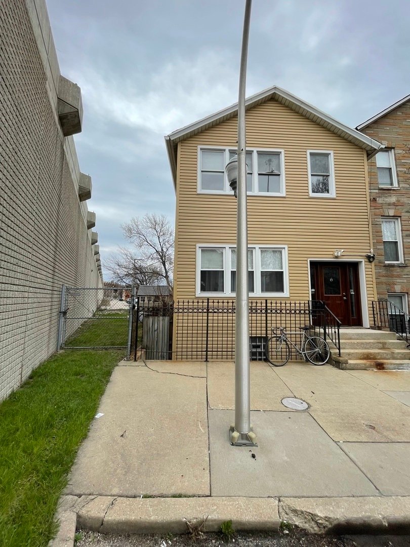 Chicago, Illinois, United States 2 - 16587001
