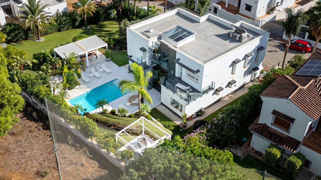 Villa in Marbella, Andalusia, Spain 1 - 16582069