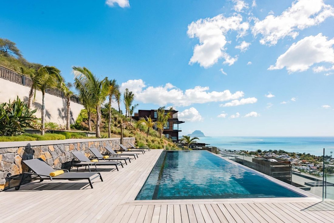 Villa in Black River, Rivière Noire District, Mauritius 1 - 16605232