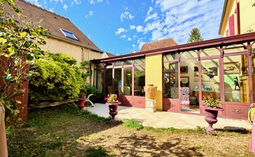 Estate in Neauphle-le-Vieux, Ile-de-France, France 1