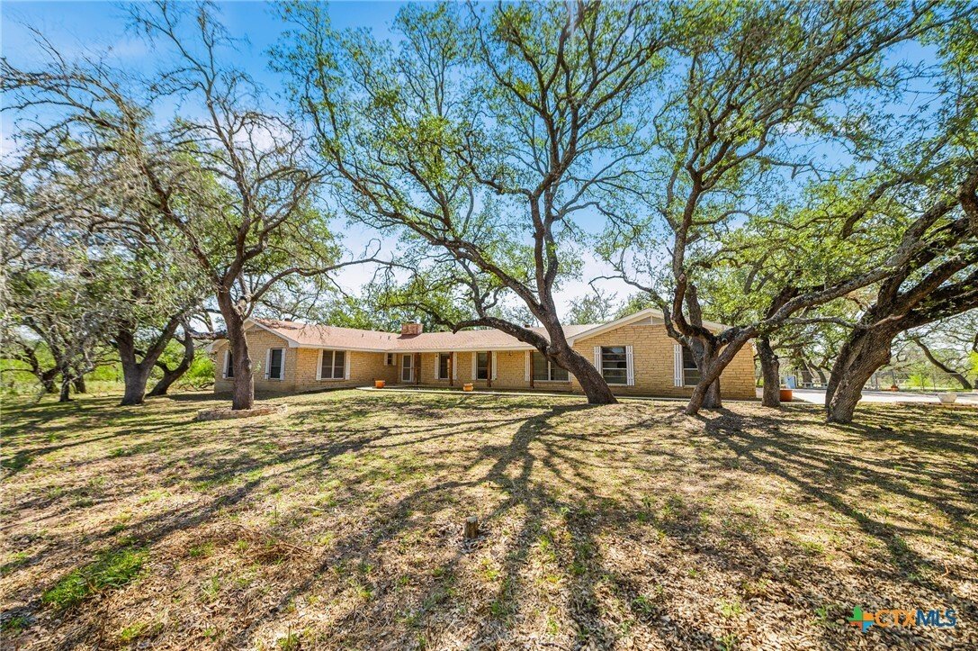 House in Devine, Texas, United States 1 - 16584422