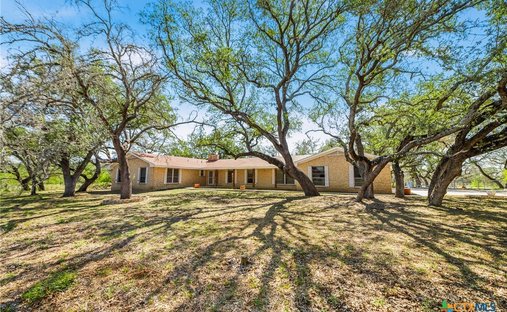 House in Devine, Texas, United States 1