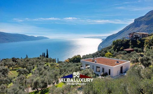 Villa in Tremosine sul Garda, Lombardy, Italy 1
