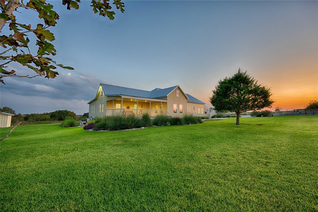 House in Schulenburg, Texas, United States 1 - 16588876