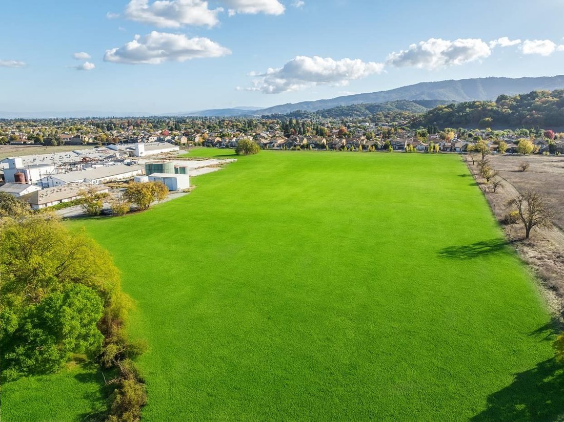 Land in Gilroy, California, United States 1 - 16606073