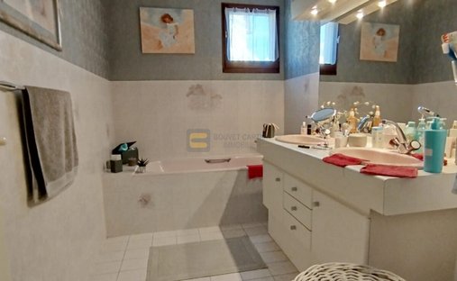 Castle for Sale in Saint-Julien-en-Genevois, Auvergne-Rhône-Alpes, France