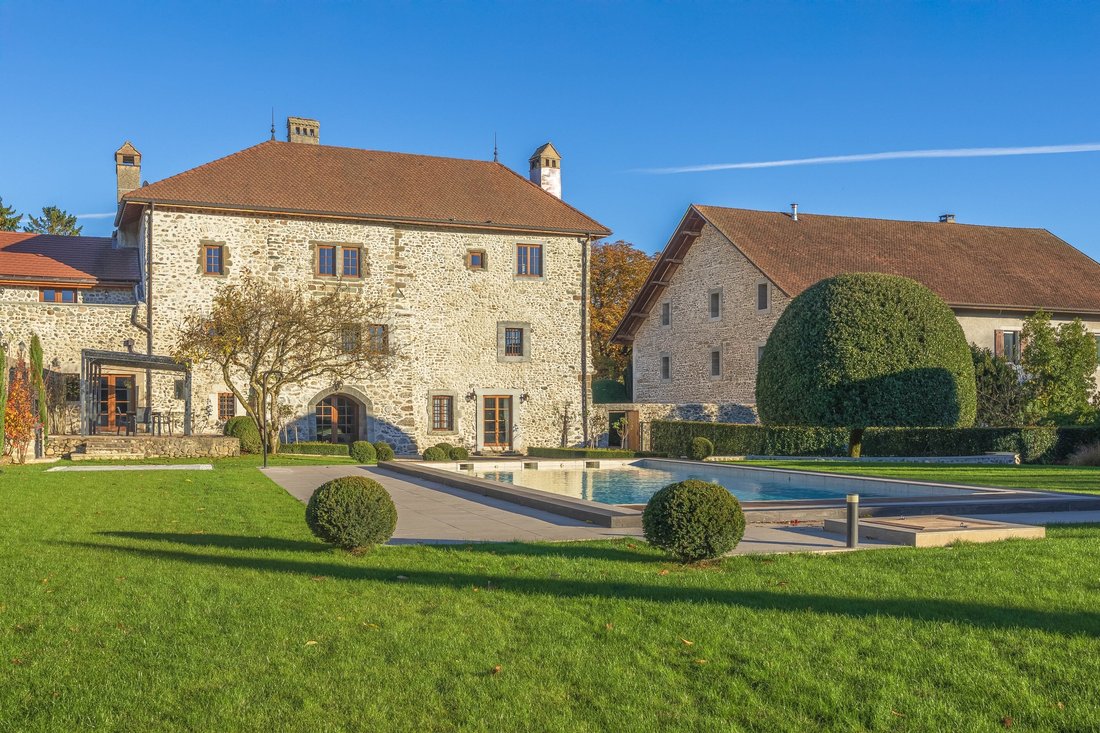 House in Saint-Julien-en-Genevois, Auvergne-Rhône-Alpes, France 1 - 16588170