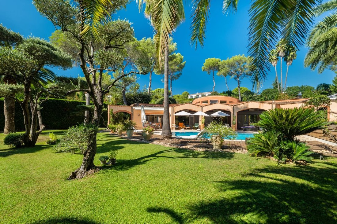 Villa in Mougins, Provence-Alpes-Côte d'Azur, France 2 - 16582063