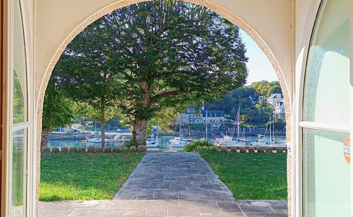 An Incredible Real Estate Asset Overlooking The Ria.