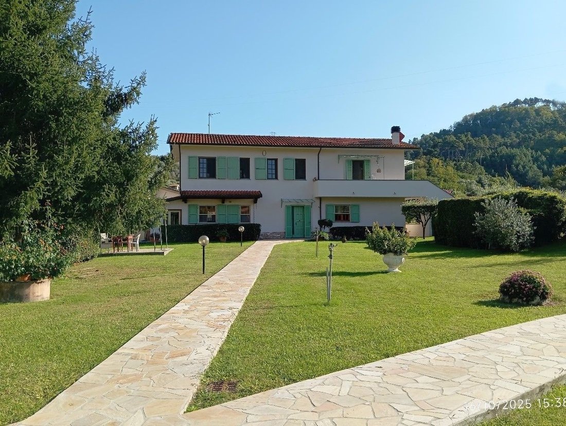 Villa in Camaiore, Tuscany, Italy 3 - 16582615