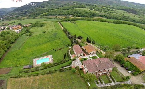 Maisons de campagne à Dicomano, Toscane, Italie 1