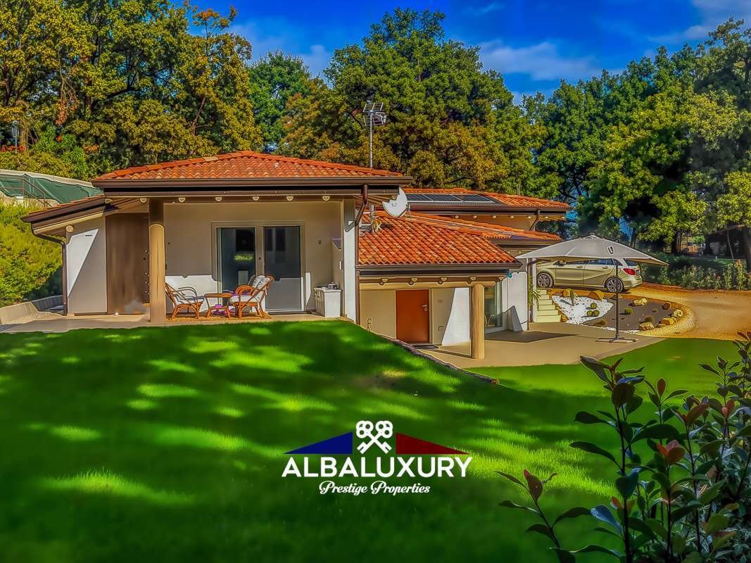 Villa in Hill Zone, Padenghe sul Garda, Lombardy 1 - 16605965