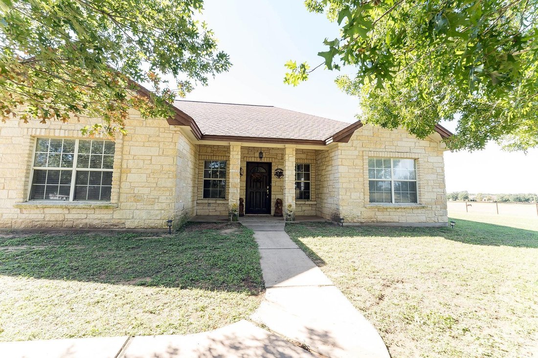 House in Lockhart, Texas, United States 1 - 16590639