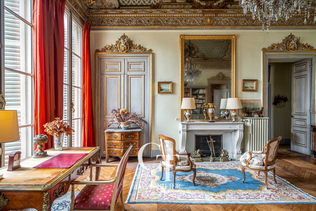 Apartment in Domaine National du Château, Versailles, France 3 - 16582314