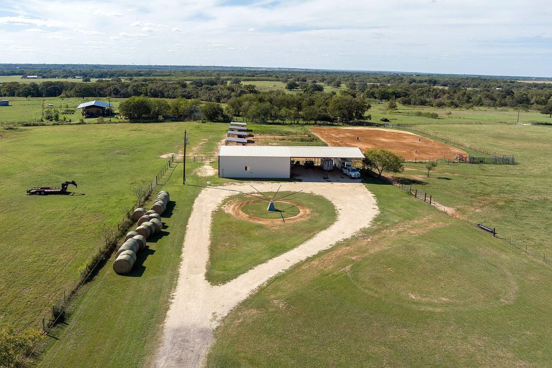 House in Lockhart, Texas, United States 2 - 16590639