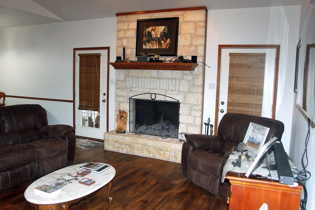 House in Lockhart, Texas, United States 4 - 16590639