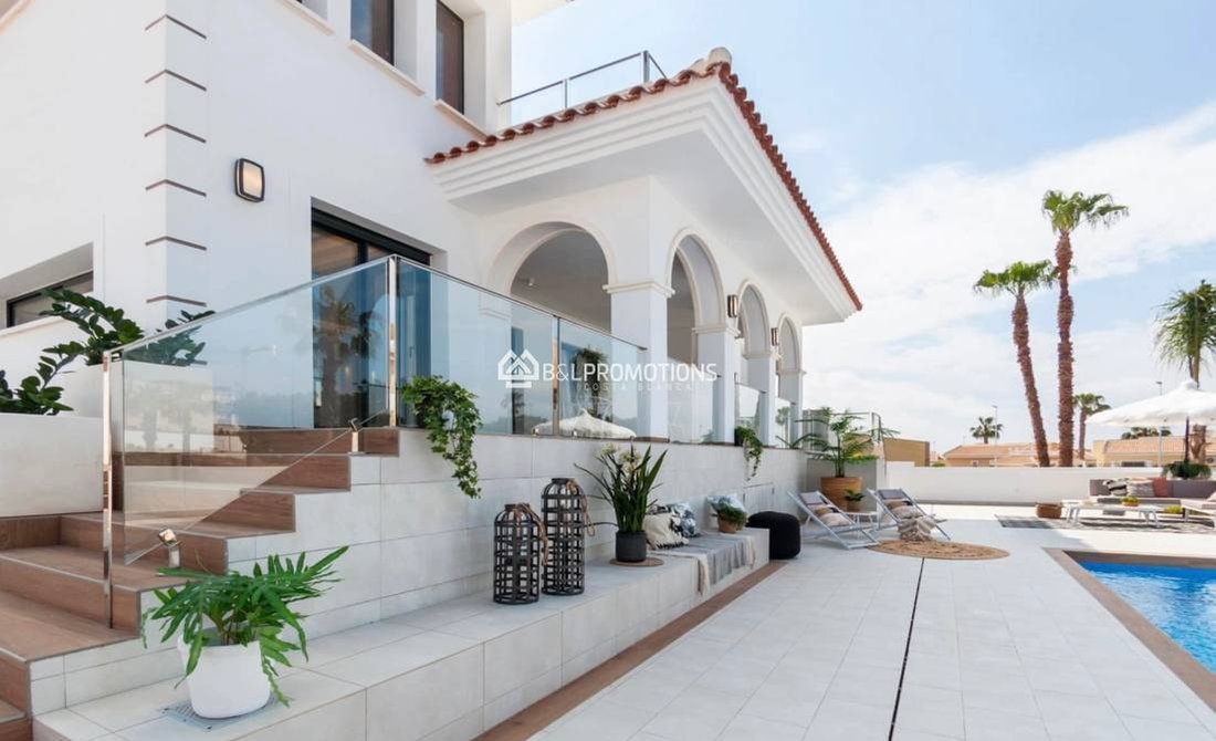 Villa in Torrevieja, Valencian Community, Spain 2 - 16582080