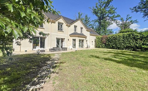 Maison à Ouest, Lamorlaye, France 1