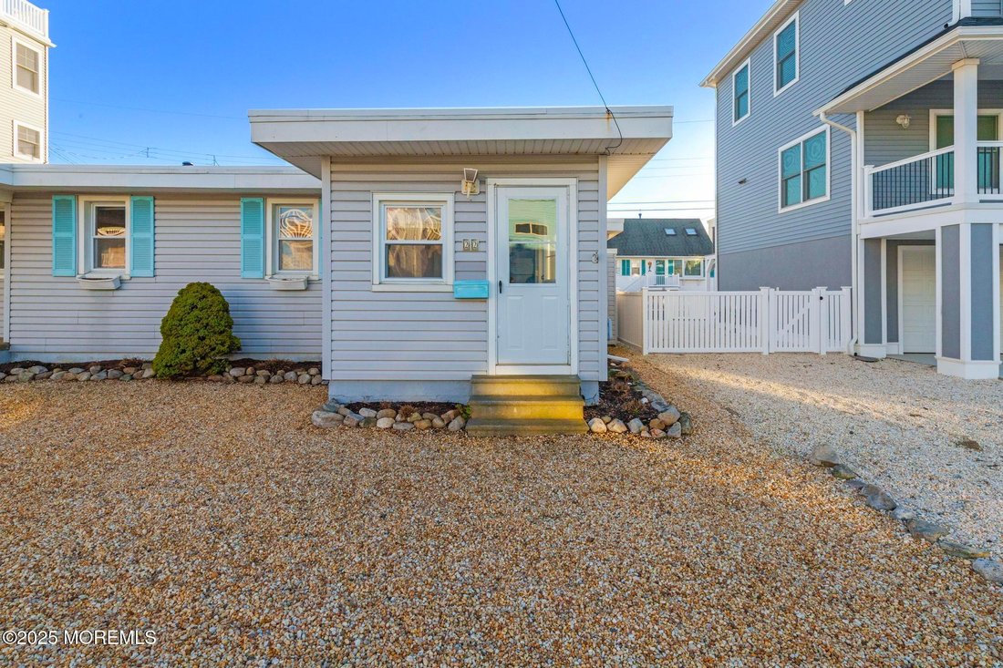 House in Ship Bottom, New Jersey, United States 5 - 16605884