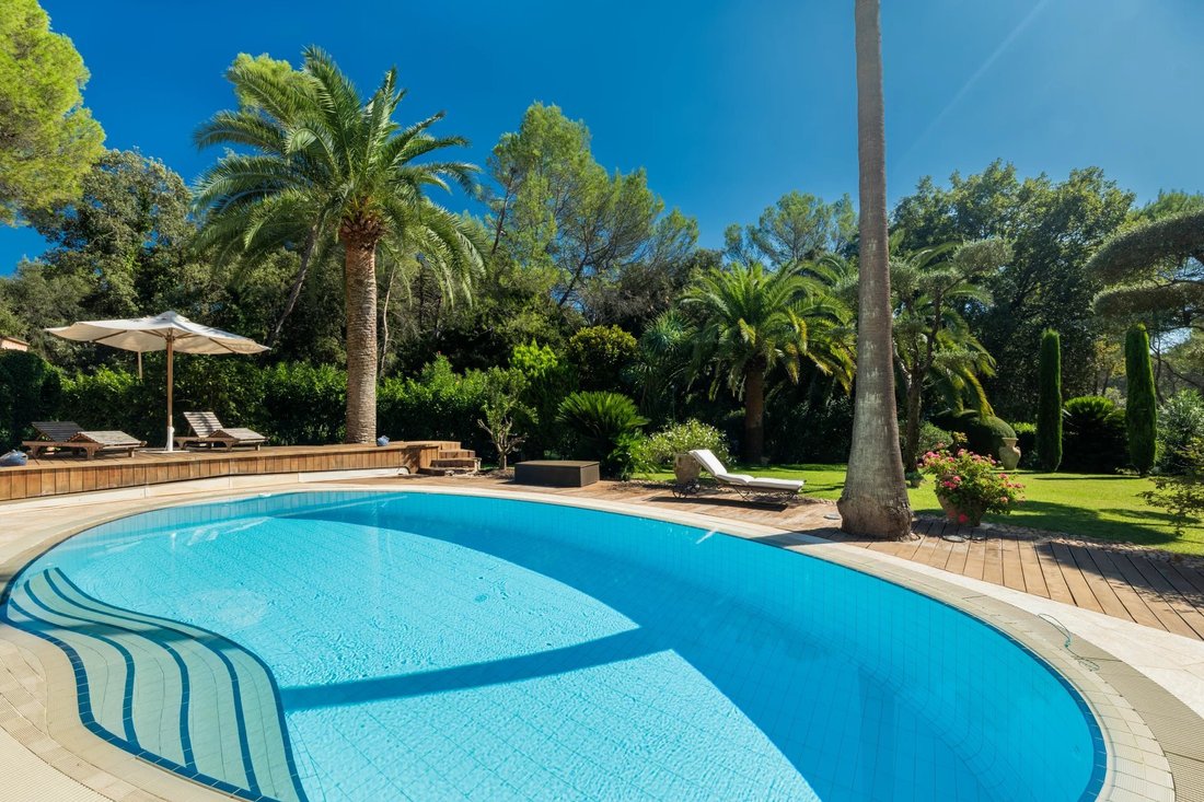 Villa in Mougins, Provence-Alpes-Côte d'Azur, France 1 - 16582063