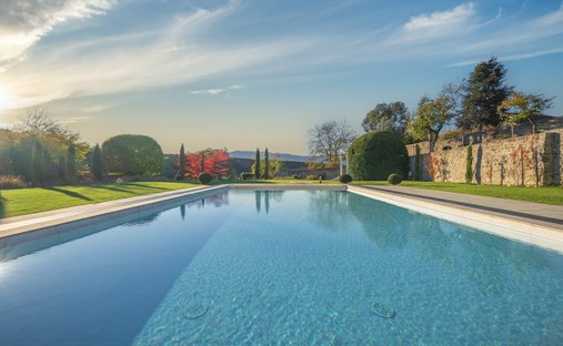 Castle for Sale in Saint-Julien-en-Genevois, Auvergne-Rhône-Alpes, France