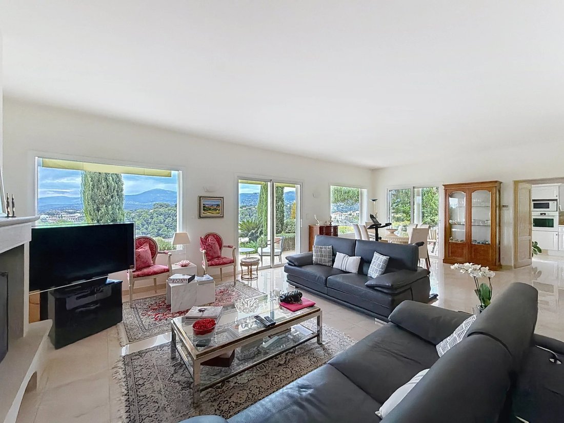 Villa in Saint-Laurent-du-Var, Provence-Alpes-Côte d'Azur, France 3 - 16585744